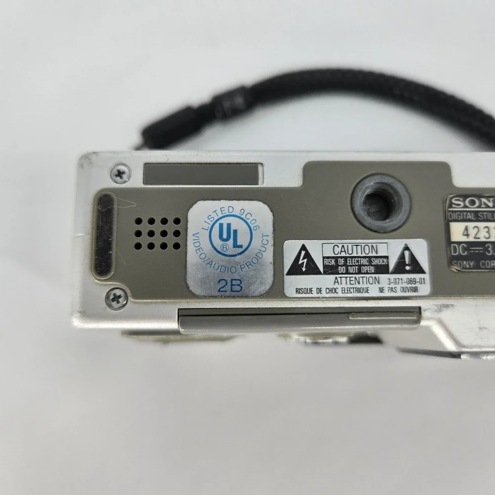 Sony Cyber-shot DSC-P5 3.2MP Digital Camera Japan 423239 6X Zoom Stick Untested
